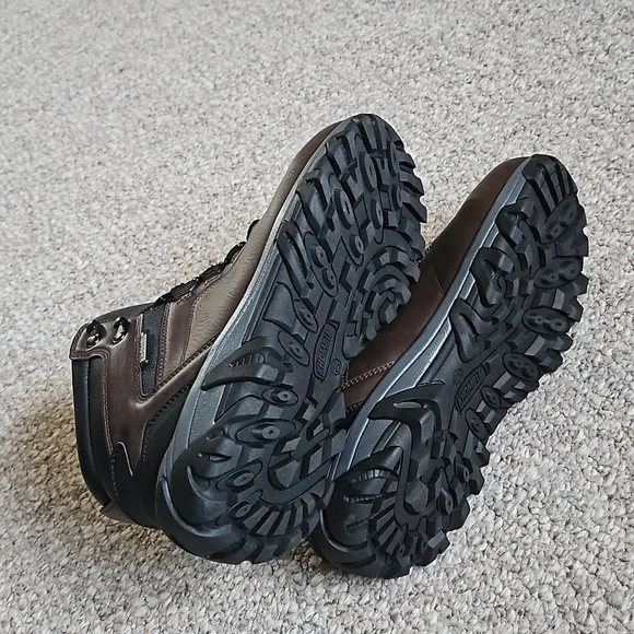 NWOB Khombu Faux Leather Top Tactical Boots.